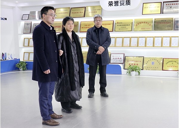 省人大常委会秘书长鲁俊一行莅临向日葵网页版调研考察